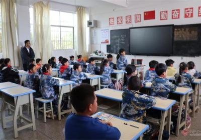 曲靖市陆良县阎芳桥社区：“连心桥”上 军民携手“双向奔赴”