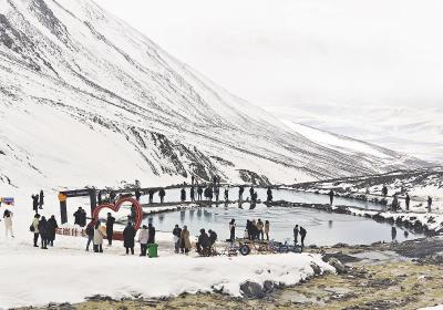 金色门源游 从岗什卡开始——2025岗什卡滑雪登山暨青海骢浩门马赛马春季挑战赛主题活动侧记