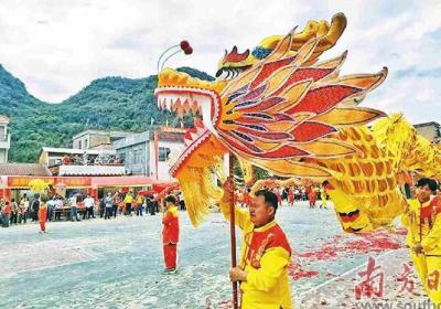 阳江阳春潭围村举办大王诞炮会：百年民俗焕新彩 乡村非遗添活力