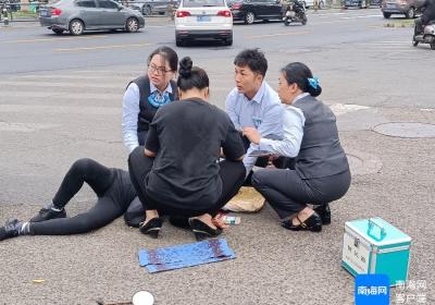 暖心！农行员工及时出手救助摔倒老人