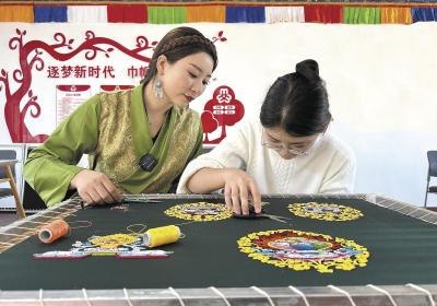 【感党恩 听党话 跟党走·和谐青海行】穿针引线间，民族团结绽芳华