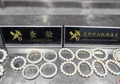 中川机场海关查获砗磲制品22件