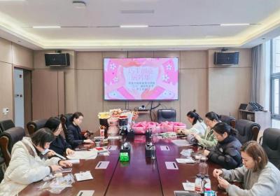 “三八”妇女节来临之际，农发行绥阳县支行举办手工活动，庆祝女性同胞的节日。