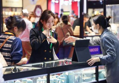 “悦己”消费兴起：餐饮、鲜花热销，女性消费力最强城市盘点