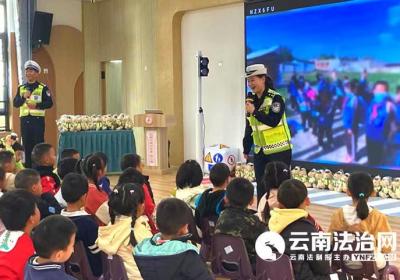 云南交警进校播撒交通安全种子