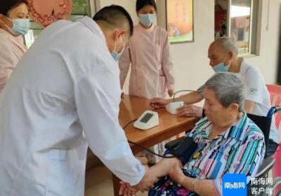 海口秀英区开展关爱老年人暨“3·5”学雷锋纪念日志愿服务活动