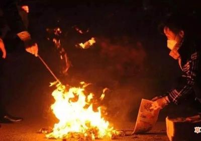 梦到给死人烧纸是什么意思