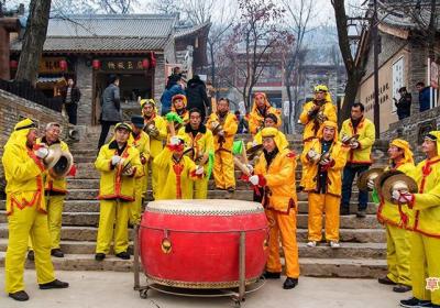 梦见敲锣打鼓的队伍什么意思