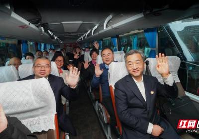 出发！在湘全国人大代表启程赴京