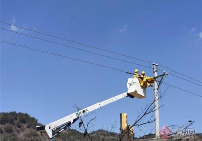 曲靖马龙：及时消除线路缺陷 保障灌溉用电可靠