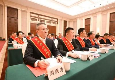 华森制药游洪涛荣膺“重庆市优秀民营企业家”称号