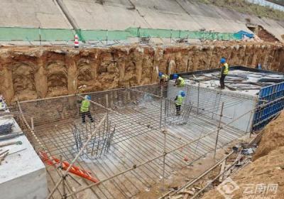 施工现场火热 功小高速改扩建加速推进