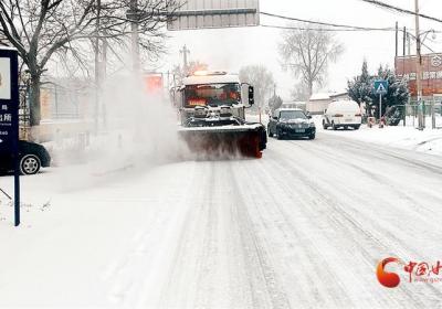 兰州公路发展中心全力应对新一轮降雪天气