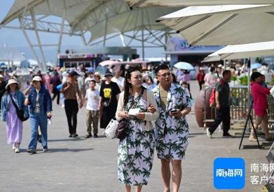三亚错峰游热度持续提升 蜈支洲岛旅游区人流如织