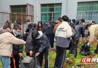 湖南交通工程学院“匠心”突击队开展校园劳动实践活动