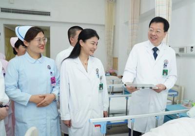 《自然》年度人物、《科学》年度突破，他如何做到的？