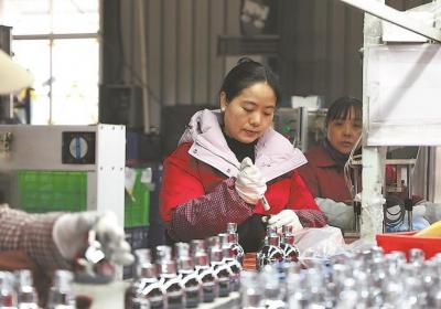 三明建宁：企业订单足 车间生产忙