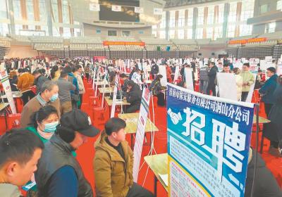 淮南举行“春风送暖”暨“建功新时代”大型招聘会