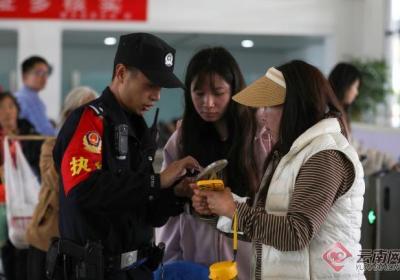云南建水铁警：做实旅游警务 守护旅客的“诗和远方”