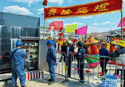 【新春走基层】大理弥渡：灯火璀璨夜 电力护航人