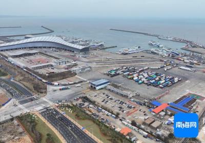 新春走基层 | 线上预约、前置分流……海口新海港保障绿通车辆畅通出岛