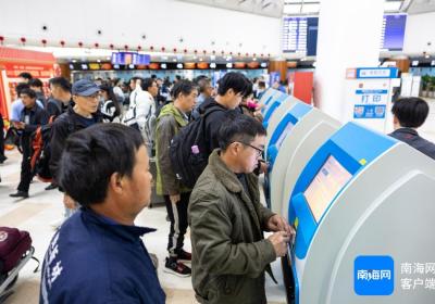 错峰旅游成新风尚 海南三大机场持续高位运行