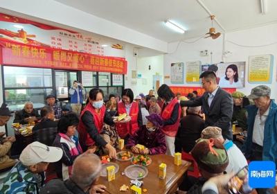 海口琼山甲子镇甲新社区开展春节爱心捐赠活动