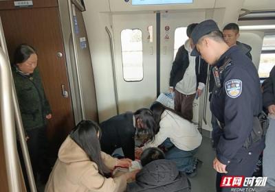 争分夺秒！春运站台上，这场“生命的接力”牵动人心