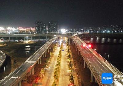 原创组图丨海口新海港片区“二线口岸”集中查验区专用通道亮灯调试