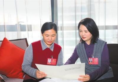 政协甘肃省十三届三次会议今日开幕 出席省两会的代表委员陆续抵兰