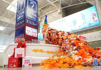 春运期间 昆明火车站的新“花”样