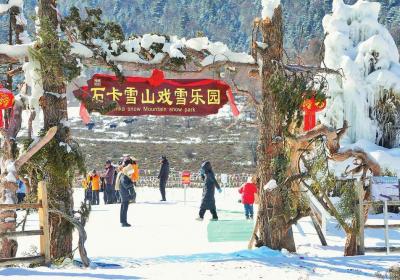 【新春走基层】来石卡雪山玩雪