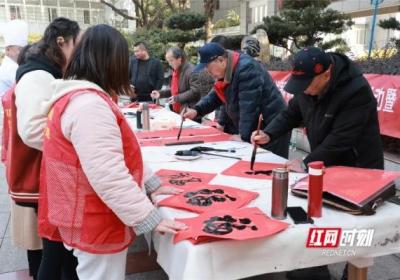 “岳塘乐帮·志愿暖冬行”走进湘潭市特殊教育学校