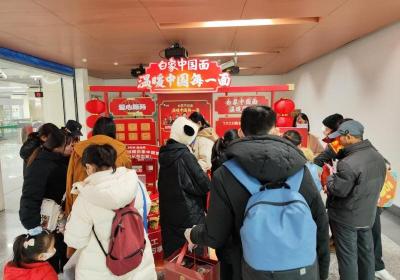 河南多地白象温暖驿站：传递“豫式温暖” 助力国人返乡