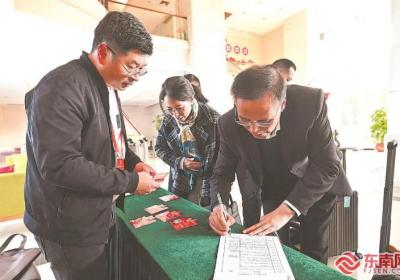 参加省十四届人大三次会议的各界代表抵达福州住地