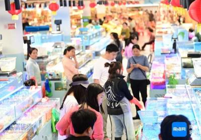 晓峰近距离 | 亮堂，干净！三亚第一农贸市场展新颜