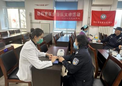 警察节义诊暖警心 北京劲松社区在行动