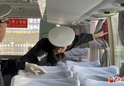 春运开启 兰州东岗交警开展客运车辆安全大检查