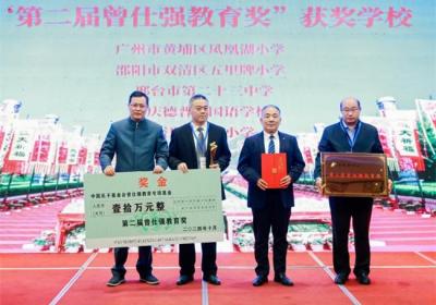 保利管道：教育理念的传承与企业发展责任的新篇章