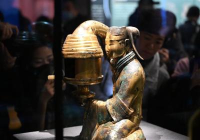 西汉长信宫灯在天津博物馆展出