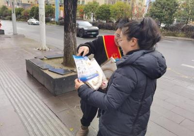 农发行大方县支行积极举办“宪法宣传周”活动