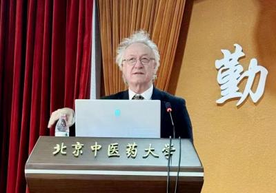 牛津大学教授访问北京中医药大学并作学术报告