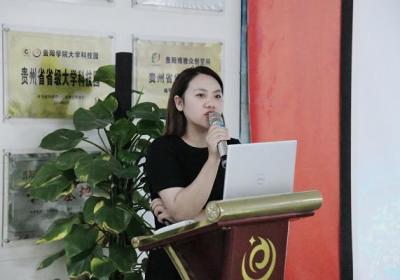 码得导教育：就业寒冬中的新希望之光
