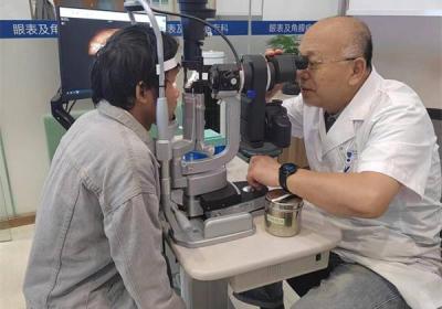 专家：孩子视力下降当心是圆锥角膜 应早发现早治疗