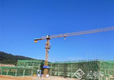 瑞丽市职业教育中心及产业孵化园项目首栋单体主体封顶