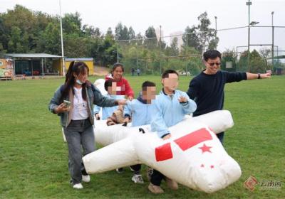 云南省残疾儿童康复学校举办亲子运动会户外教学活动