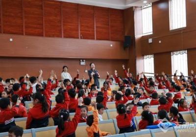 昆明华厦眼科医院走进龙翔小学，共话近视防控新篇章