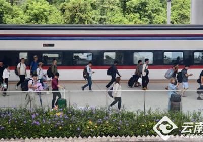 中老铁路国际旅客列车单日运送旅客超1280人次