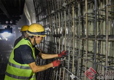 渝昆高铁第一长隧建设取得重大突破