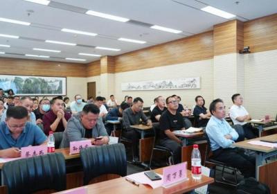 "铭泰产业园成功举办'科技成果直通车'高端装备制造专场活动"